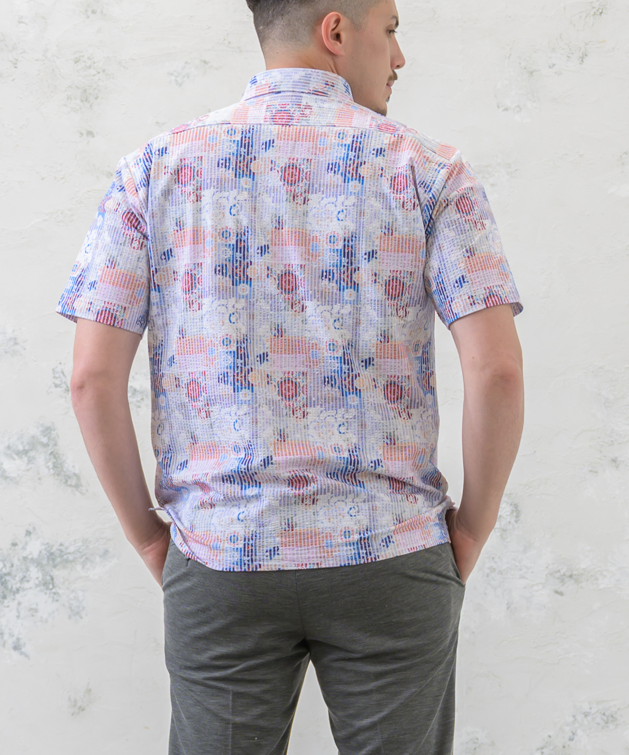 【SALE30％OFF】【日常に華を添える】ニットサッカー フラワープリント ポロ ｜ 驚きの伸縮性と、爽やかな「肌離れの良さ」を楽しむ一着